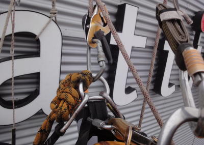 Leuchtwerbung demontieren für Revision und anschliessene Wiedermontage