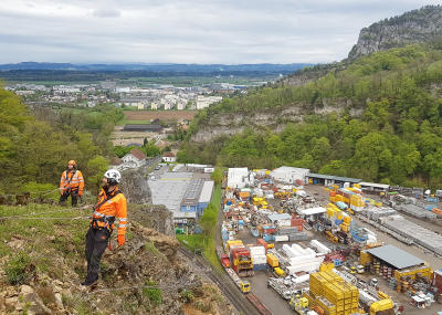Klicken, um das Bild zu vergrößern Felsräumungen und Kontrolle von Steinschlagschutznetzen