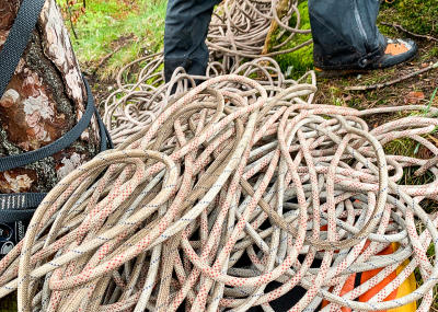 Klicken, um das Bild zu vergrößern Felsräumungen und Kontrolle von Steinschlagschutznetzen