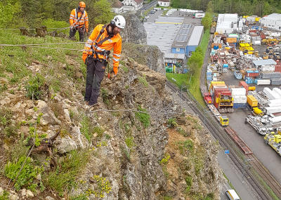 Klicken, um das Bild zu vergrößern Felsräumungen und Kontrolle von Steinschlagschutznetzen