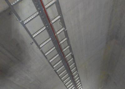 Montage Steigschutzleiter in 30m-Entrauchungsschacht im Hauptbahnhof Zürich