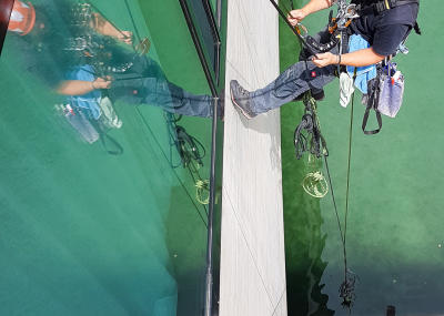 Reinigung von schwer zugänglichen Glasflächen