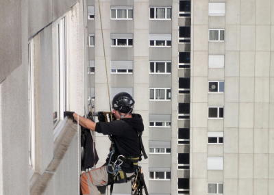 Blitzschutz Montage am Seil, Blitzableiter an 55m-Hochhaus am hängenden Seil